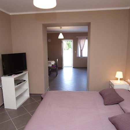 Federica A2+1 Apartment Veli Losinj Bagian luar foto